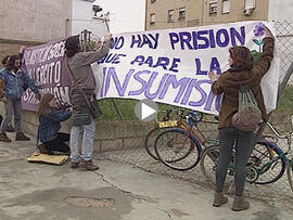 Salida del insumiso Jacobo Vega de la Cárcel de Ranilla. 1 de marzo de 1996. Sevilla (España)