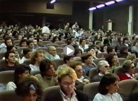 Rueda de prensa en la Facultad de Filosofía y Ciencias de la Educación y entrega del insumiso Francisco Javier Batres "Frasco" en los juzgados. 6 de mayo de 1991. Sevilla (España).