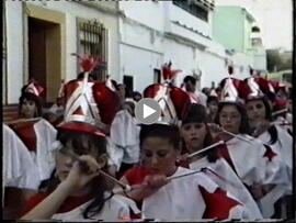 Desfile del grupo de Majorettes de la Bachillera. 1991. La Bachillera (barrio, Sevilla, España, c...
